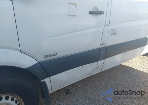 2011 Mercedes-Benz Sprinter 2500 High Roof из США, поврежденный, VIN WD3PE8CBXB5567229